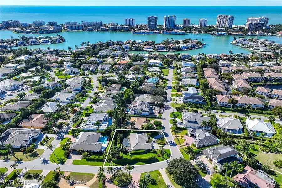 688 Parkview Lane, Naples, FL 34103 - Image #2