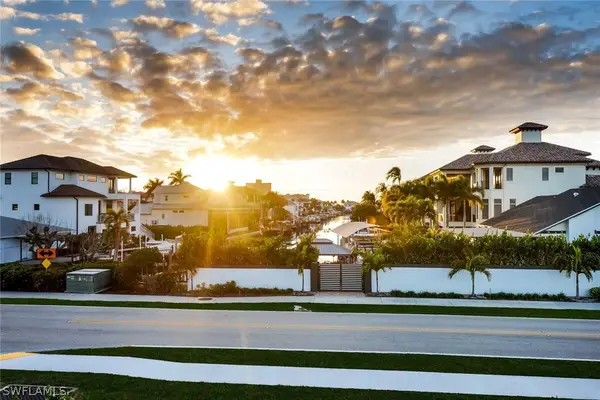 10002 Vanderbilt Drive, Naples, FL 34108