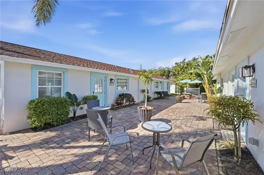 559 105th Avenue N, Naples, FL 34108 - Image #2