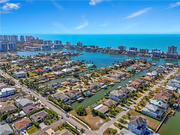 498 Trade Winds Avenue, Naples, FL 34108