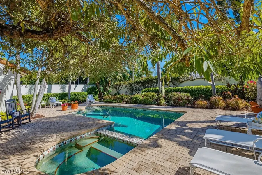 9 Las Brisas Way #10, Naples, FL 34108 - Image #2