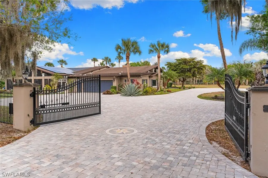 620 E Fort Thompson Avenue, Labelle, FL 33935 - Image #3