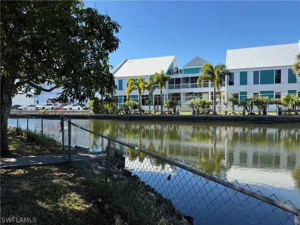 579 13th Street N, Naples, FL 34102