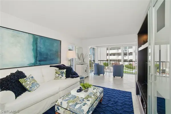 53 High Point Circle W #212, Naples, FL 34103