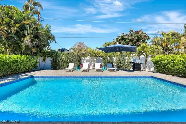 761 99th Avenue N, Naples, FL 34108