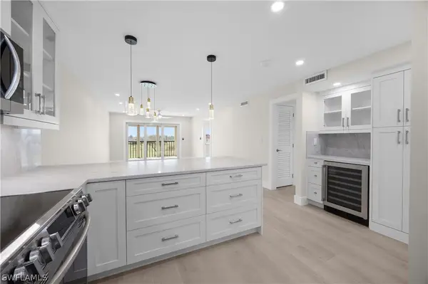 21 High Point Circle E #409, Naples, FL 34103