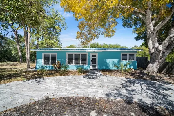 47 River Court, Naples, FL 34110