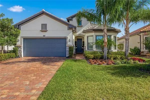 2730 Aviamar Circle, Naples, FL 34114