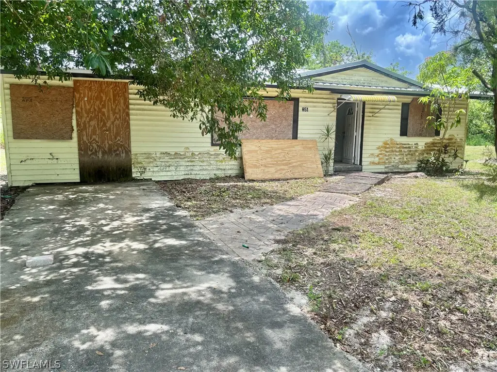 851 W Lincoln Avenue, Labelle, FL 33935 - #1