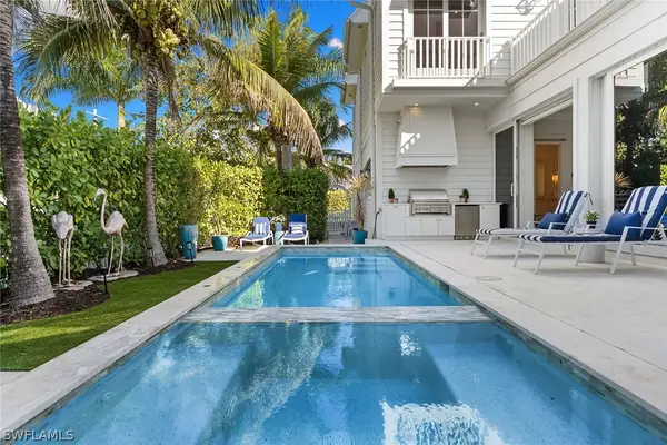 901 10th Avenue S, Naples, FL 34102