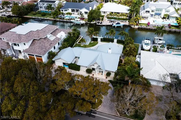 675 18th Avenue S, Naples, FL 34102