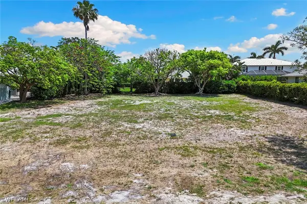 574 Tigertail Court, Marco Island, FL 34145