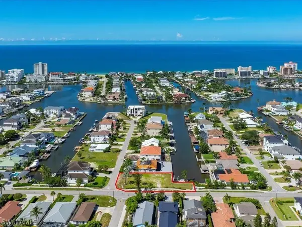 10337 Vanderbilt Drive, Naples, FL 34108