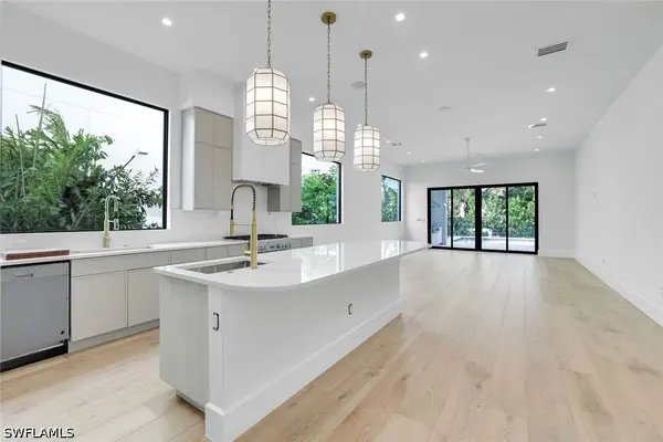 513 92nd Avenue N, Naples, FL 34108