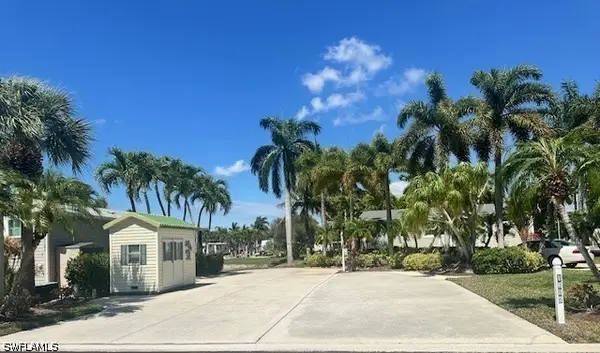 1386 Silver Lakes Boulevard, Naples, FL 34114