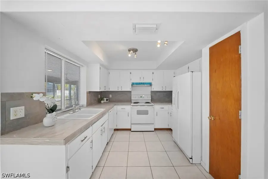 624 SE 35th Street, Cape Coral, FL 33904 - #2