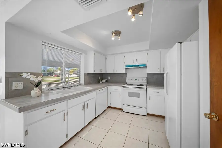 624 SE 35th Street, Cape Coral, FL 33904 - #3