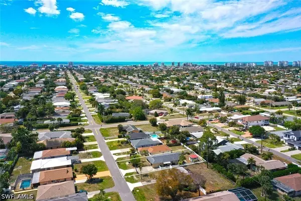 819 98th Avenue N, Naples, FL 34108