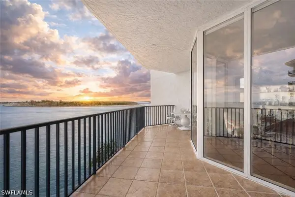 700 La Peninsula Boulevard #404, Naples, FL 34113