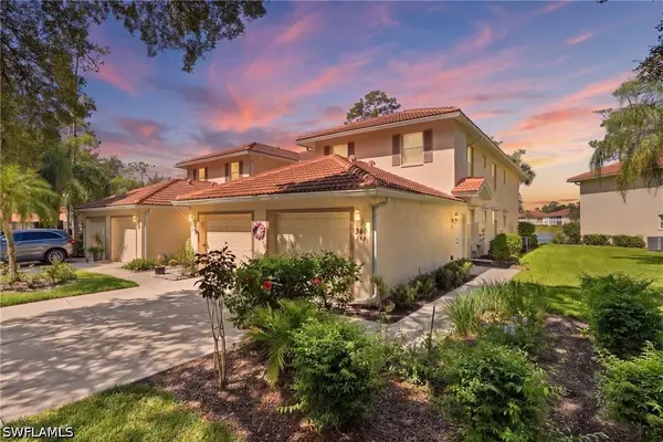 340 Robin Hood Circle #102, Naples, FL 34104