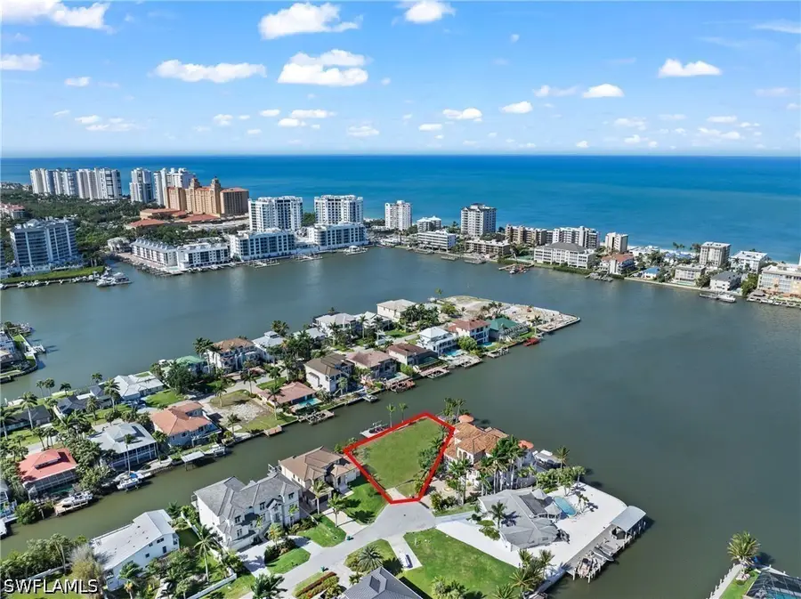 366 Pine Avenue, Naples, FL 34108 - #3