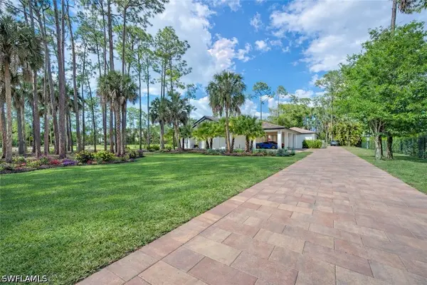 2401 Coach House Lane, Naples, FL 34105