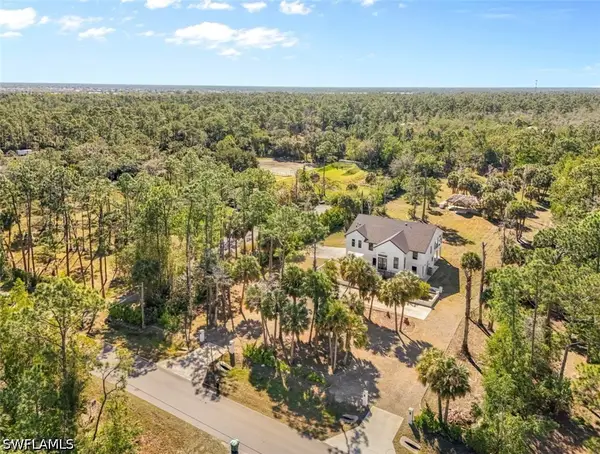 240 33rd Avenue Ne, Naples, FL 34120