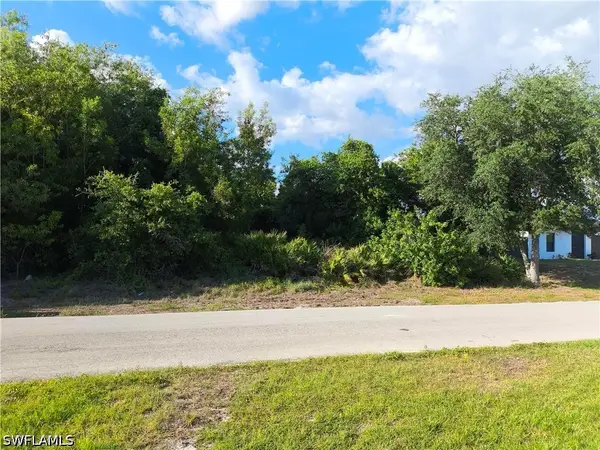 2904 3rd Street W, Lehigh Acres, FL 33971