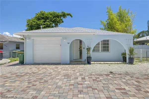 742 111th Avenue N, Naples, FL 34108