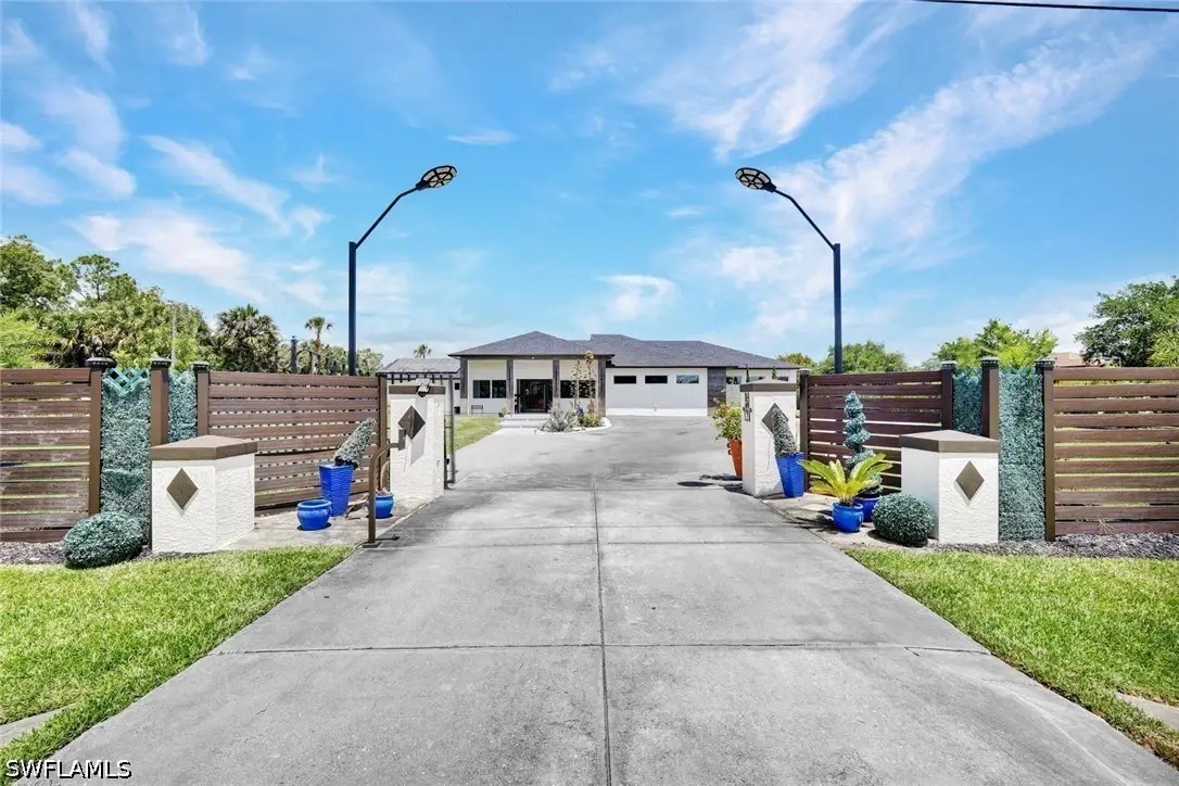 121 20th Avenue Ne, Naples, FL 34120 - #1