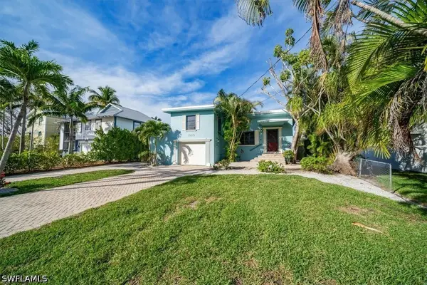 1283 Grand Canal Drive, Naples, FL 34110