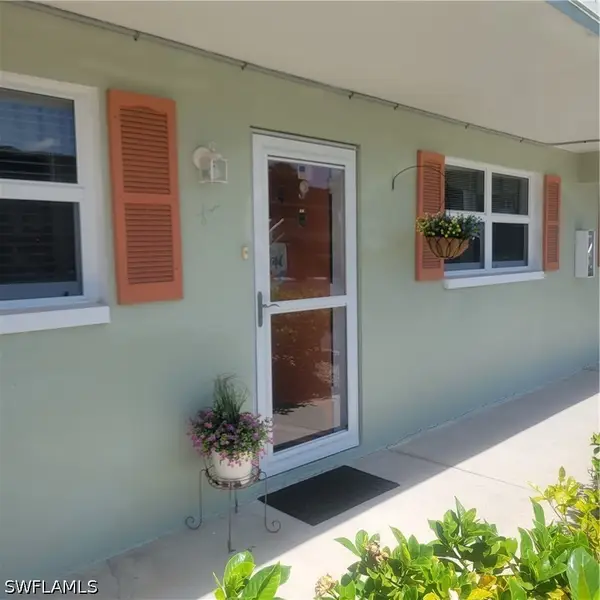 200 Valley Stream Drive #4B, Naples, FL 34113