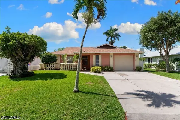 1020 28th Avenue N, Naples, FL 34103