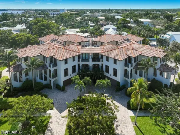 692 10th Avenue S, Naples, FL 34102