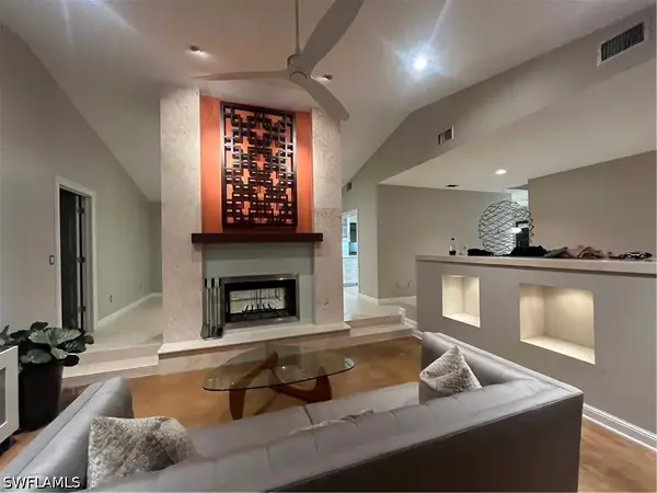 240 Nottingham Drive, Naples, FL 34109