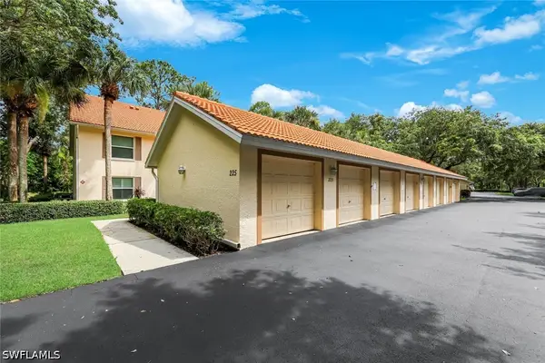 225 Robin Hood Circle #101, Naples, FL 34104