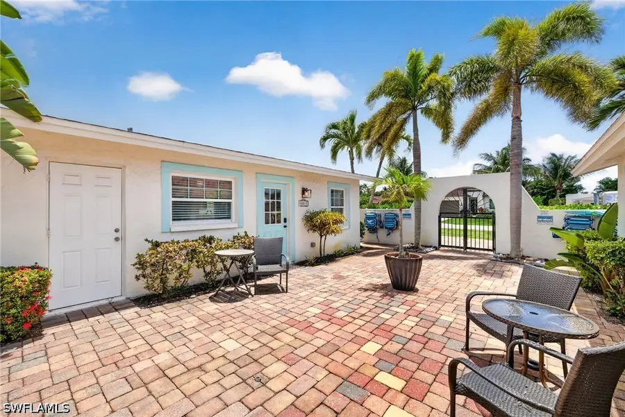 563 105th Avenue N, Naples, FL 34108 - #2