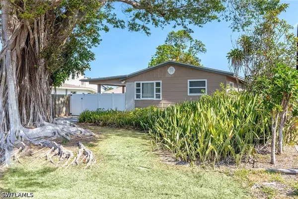 547 101st Avenue N, Naples, FL 34108