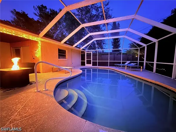 690 95th Avenue N, Naples, FL 34108