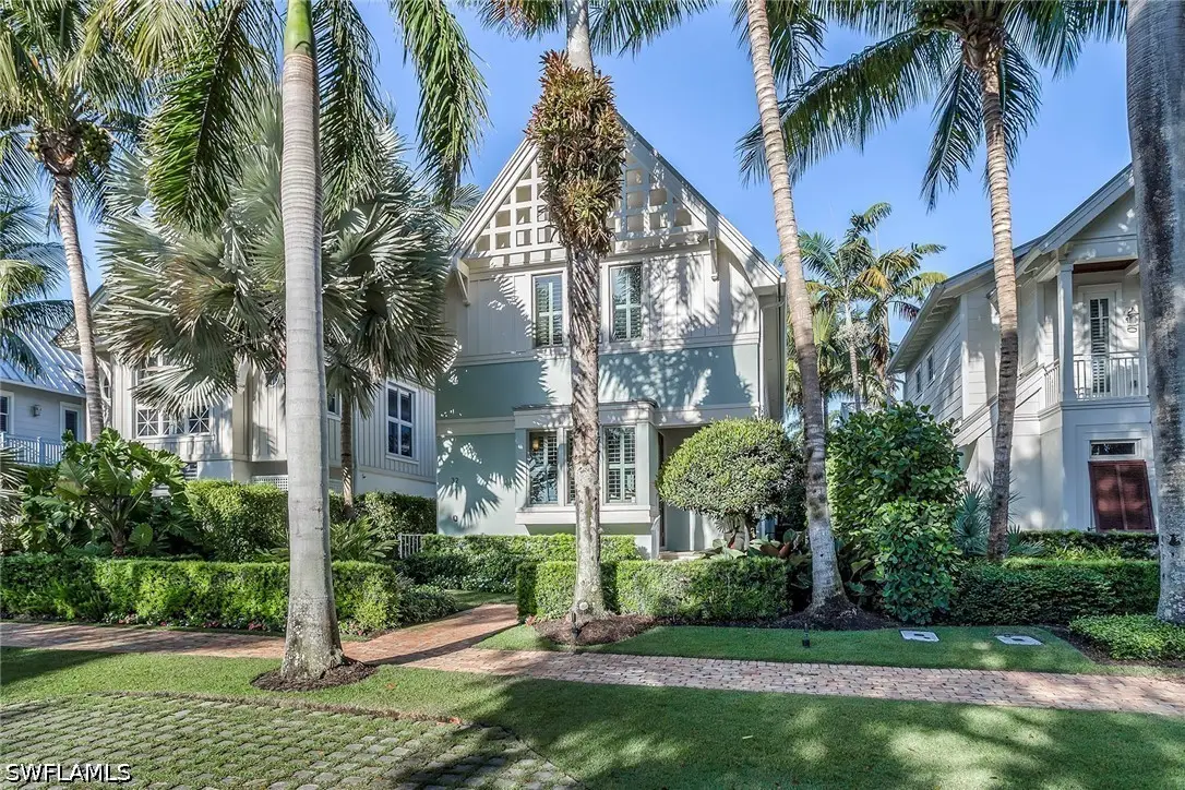 32 6th Street S, Naples, FL 34102 - #1