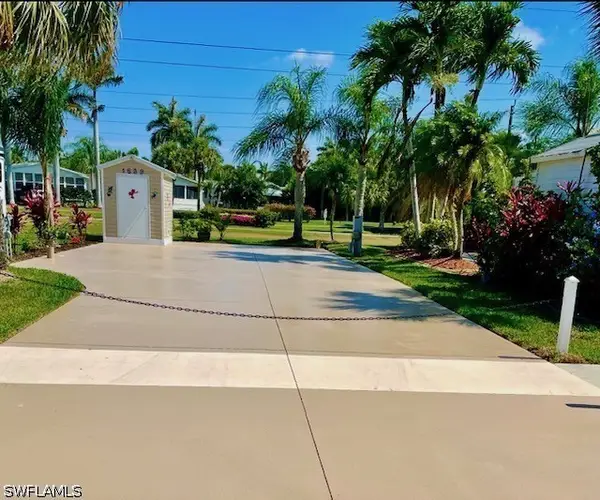 1639 Diamond Lake Circle, Naples, FL 34114