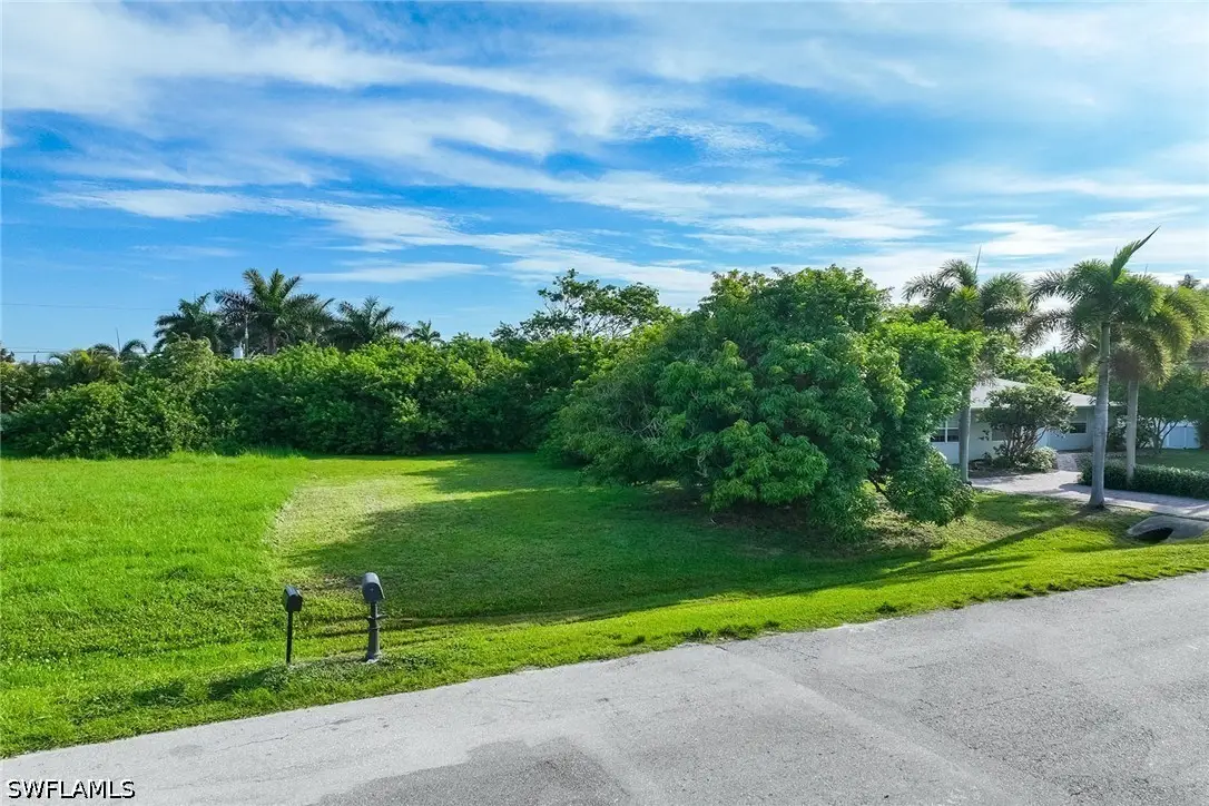 557 100th Avenue N, Naples, FL 34108 - #1