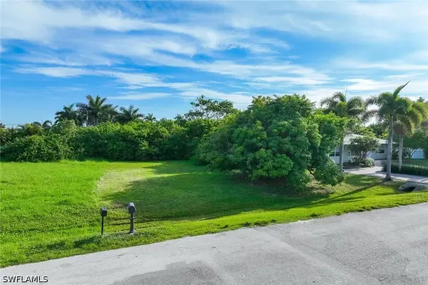 557 100th Avenue N, Naples, FL 34108