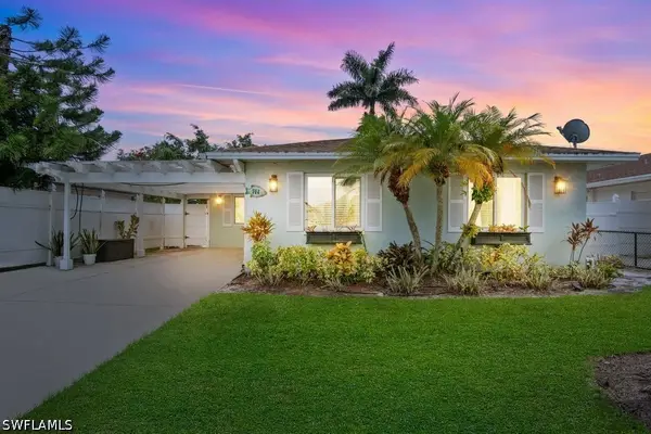 744 94th Avenue N, Naples, FL 34108