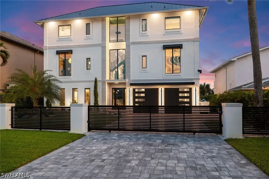 18 Pelican Street E, Naples, FL 34113 - #1