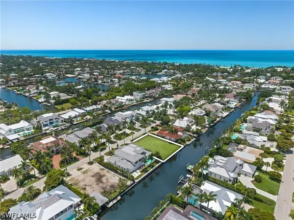 555 17th Avenue S, Naples, FL 34102