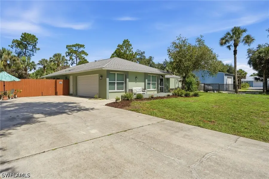 505 Thompson Avenue, Lehigh Acres, FL 33972 - #2