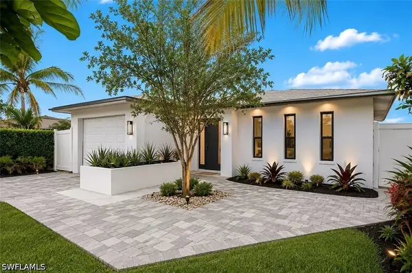 645 101st Avenue N, Naples, FL 34108