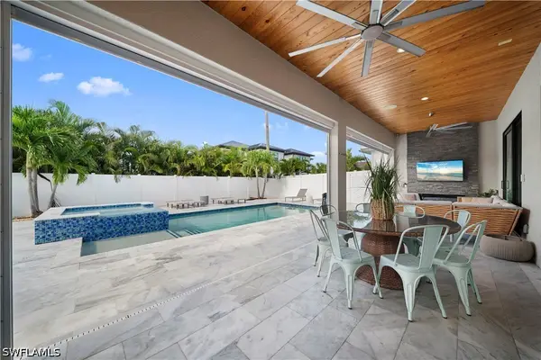 828 100th Avenue N, Naples, FL 34108