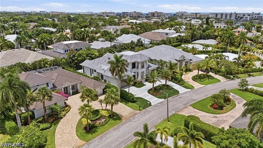 636 Fountainhead Lane, Naples, FL 34103 - #2